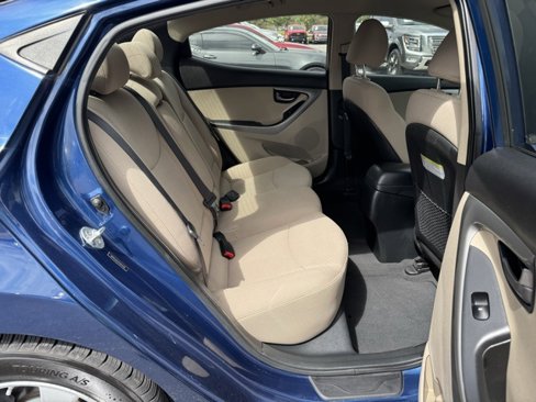 Used 2015 Hyundai Elantra SE image 11