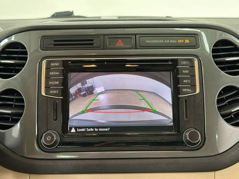 Used 2016 Volkswagen Tiguan S image 12
