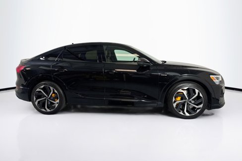 Used 2023 Audi e-tron Premium Plus w/ Premium Plus Package image 4