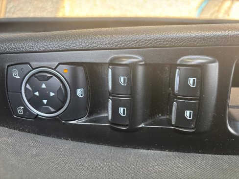 Used 2017 Ford Fusion SE w/ Fusion SE Technology Package image 10