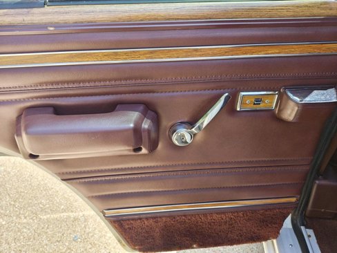 Used 1989 Jeep Grand Wagoneer image 32