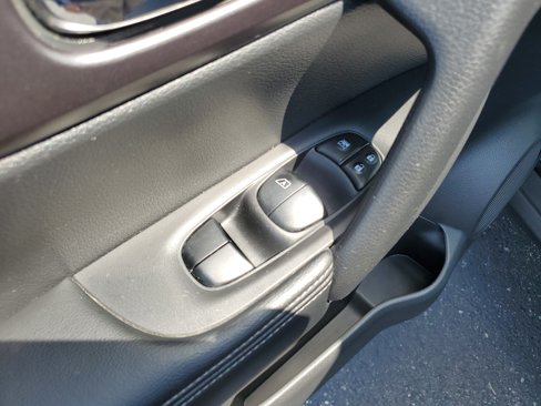 Used 2016 Nissan Rogue SV w/ SV Premium Package image 15