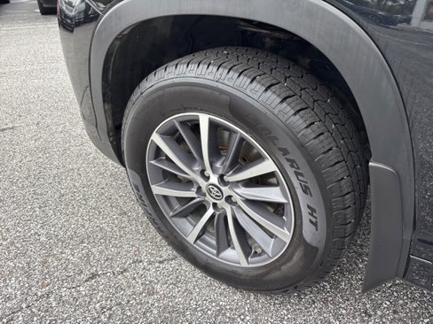 Used 2018 Toyota Highlander XLE image 11