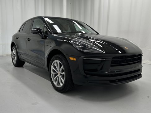 Used 2022 Porsche Macan image 2