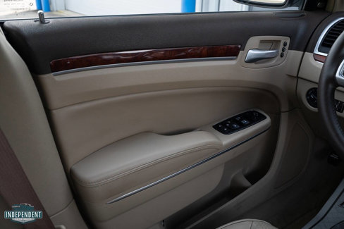 Used 2011 Chrysler 300 C image 9