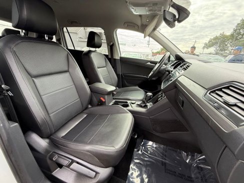 Used 2020 Volkswagen Tiguan SE image 29