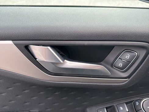 Used 2020 Ford Escape SE image 21