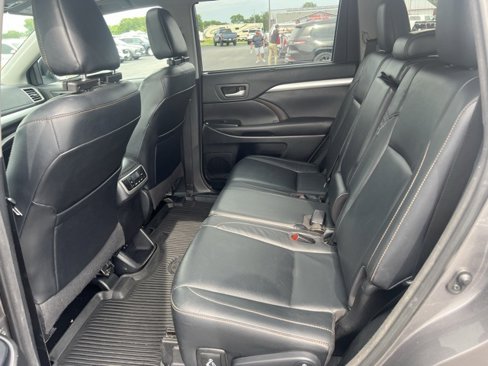 Used 2018 Toyota Highlander XLE image 25