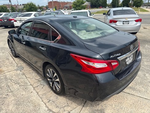 Used 2016 Nissan Altima 2.5 SL w/ 2.5 Technology Package image 3