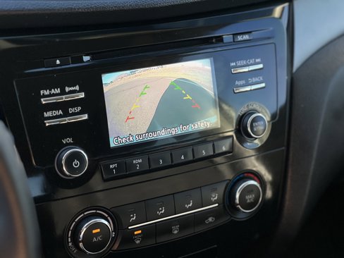 Used 2016 Nissan Rogue S image 4