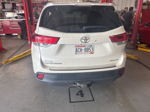 Used 2017 Toyota Highlander SE image 6
