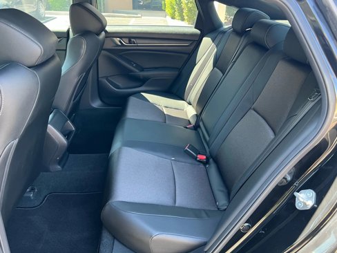 Used 2018 Honda Accord Sport image 17