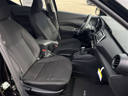 New 2025 Nissan Kicks Play S image 13