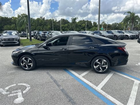 Certified 2023 Hyundai Elantra SEL w/ Convenience Package image 9