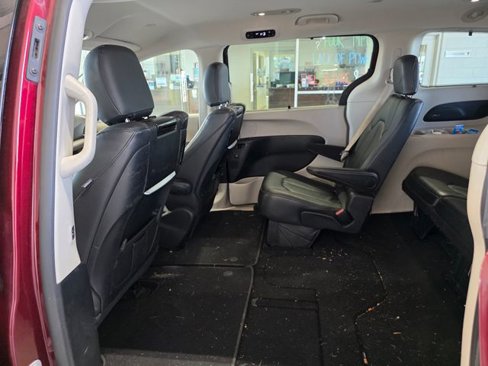 Used 2017 Chrysler Pacifica Touring-L Plus image 10