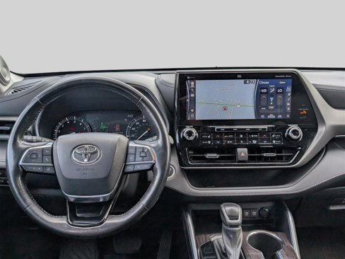 Used 2021 Toyota Highlander Limited image 17