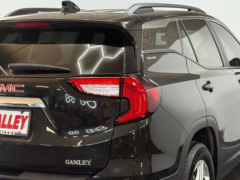 Used 2023 GMC Terrain SLE w/ Driver Convenience Package image 10