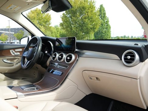 Certified 2022 Mercedes-Benz GLC 300 4MATIC w/ Premium Package Lite image 43