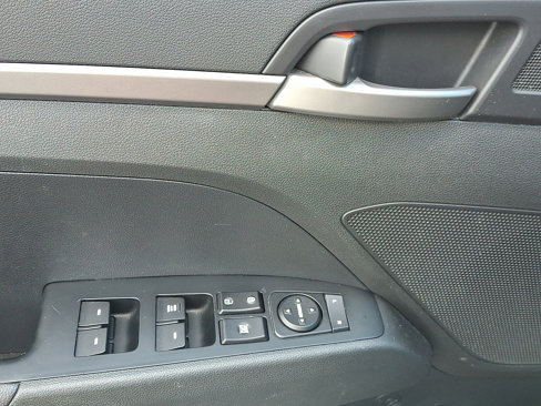 Used 2018 Hyundai Elantra SE image 13
