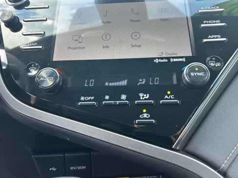 Used 2020 Toyota Camry XSE image 28
