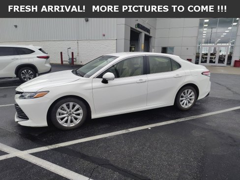 Certified 2018 Toyota Camry LE image 1