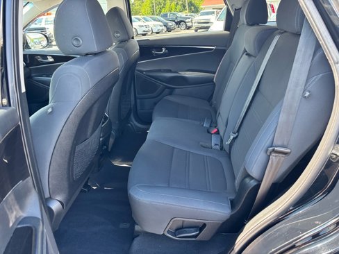 Used 2019 Kia Sorento LX image 15