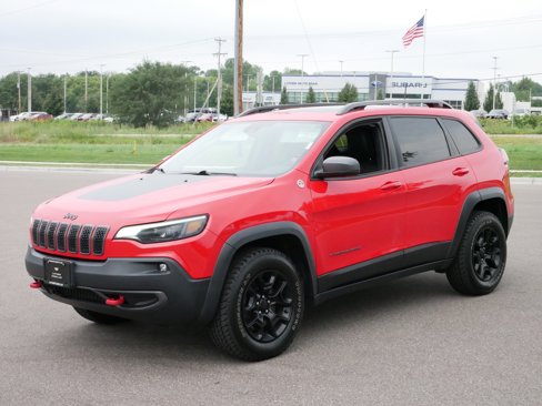 Used 2019 Jeep Cherokee Trailhawk image 3