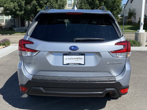 Used 2019 Subaru Forester Premium w/ All-Weather Package image 5