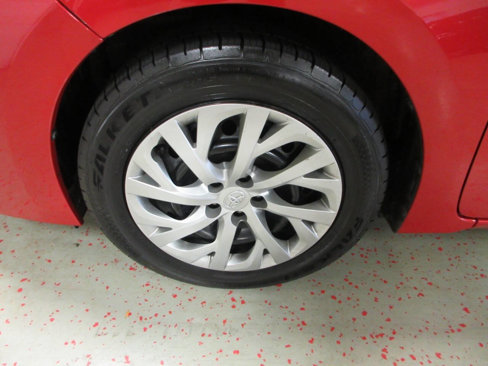 Used 2019 Toyota Corolla LE image 16