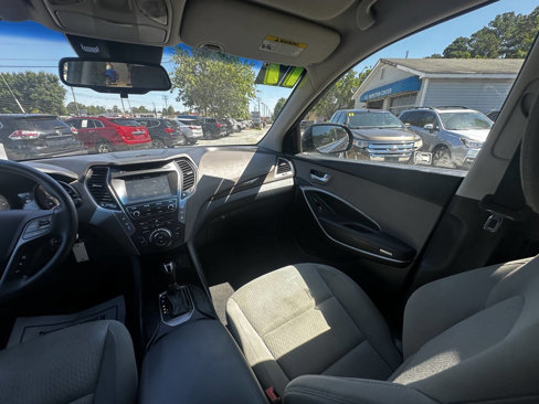 Used 2017 Hyundai Santa Fe SE image 23