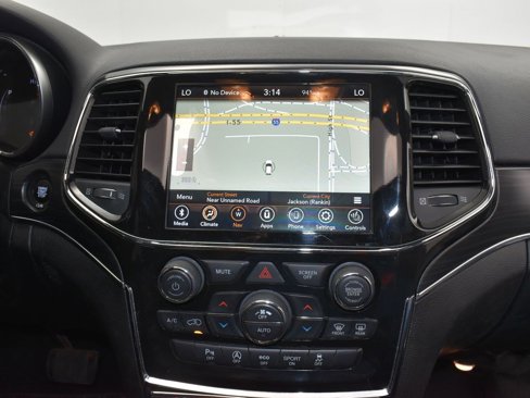 Used 2021 Jeep Grand Cherokee Limited w/ Luxury Group II image 28