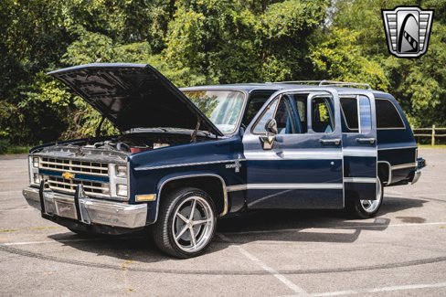 Used 1985 Chevrolet Suburban 2WD image 17