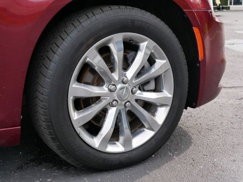 Used 2016 Chrysler 300 Limited image 10