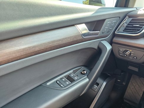 Certified 2025 Audi Q5 2.0T Premium image 28