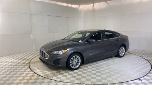Used 2019 Ford Fusion SE image 4