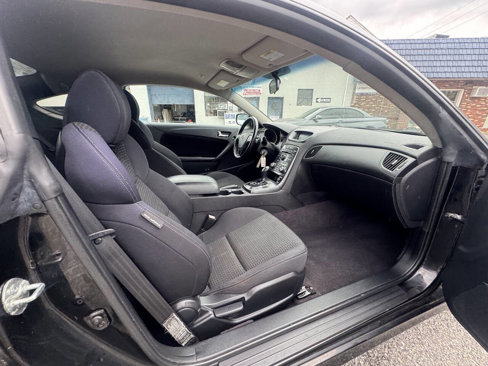 Used 2011 Hyundai Genesis 2.0T image 24