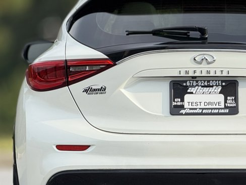 Used 2018 INFINITI QX30 image 15