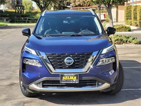 Used 2021 Nissan Rogue Platinum image 3