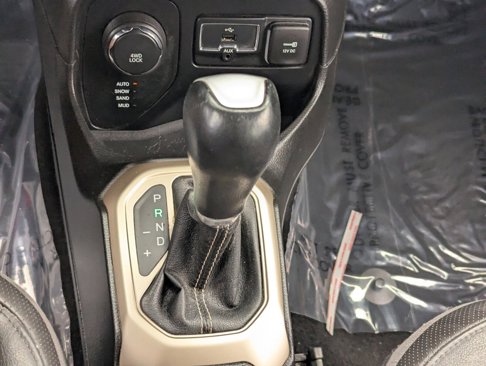 Used 2016 Jeep Renegade Limited image 30