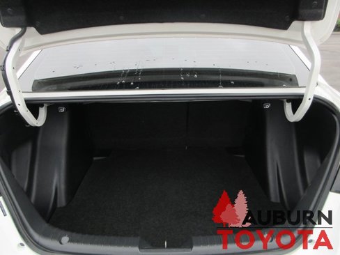 Used 2019 Toyota Yaris L image 7