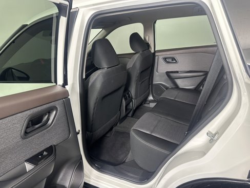 Used 2022 Nissan Rogue S image 16