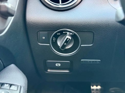 Used 2014 Mercedes-Benz SLK 250 image 17
