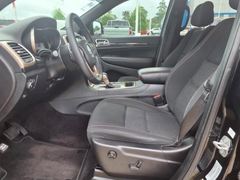 Used 2017 Jeep Grand Cherokee Laredo 75th Anniversary image 19