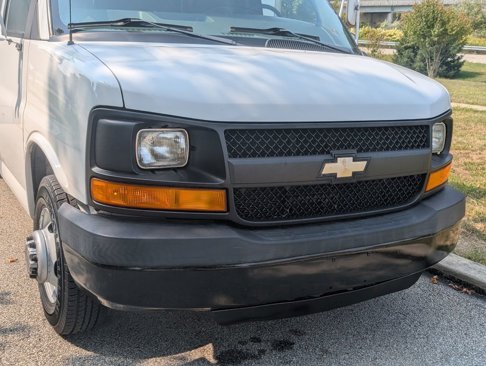 Used 2004 Chevrolet Express 3500 image 13