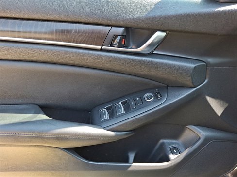 Used 2019 Honda Accord EX image 12