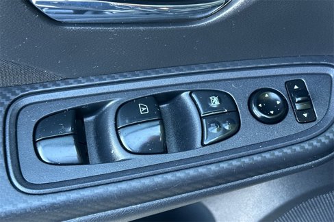 Used 2021 Nissan Versa SV image 14