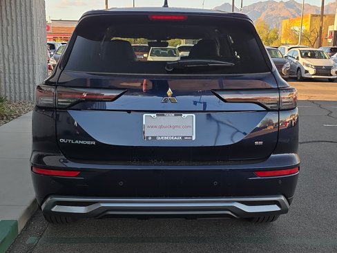 New 2025 Mitsubishi Outlander SE image 3