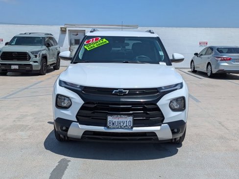 Used 2021 Chevrolet TrailBlazer LT w/ LPO, Blackout Package image 2