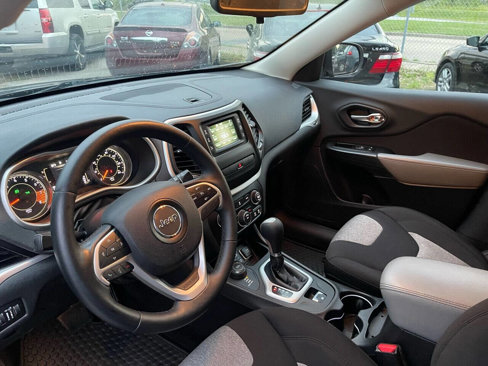 Used 2014 Jeep Cherokee Latitude w/ Cold Weather Group image 19
