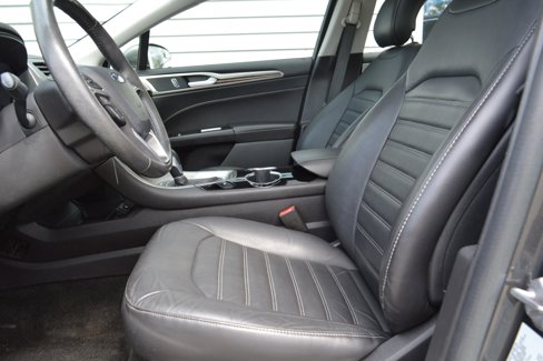 Used 2015 Ford Fusion SE w/ Equipment Group 202A image 12